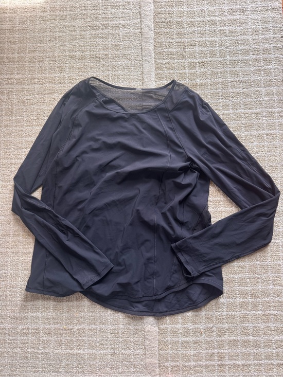 Tops - Womens Lululemon shirt size 8